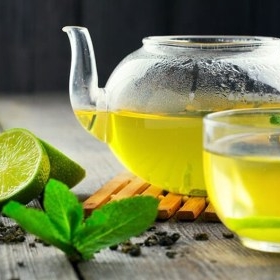Những lợi ích tuyệt vời khi uống trà xanh với chanh